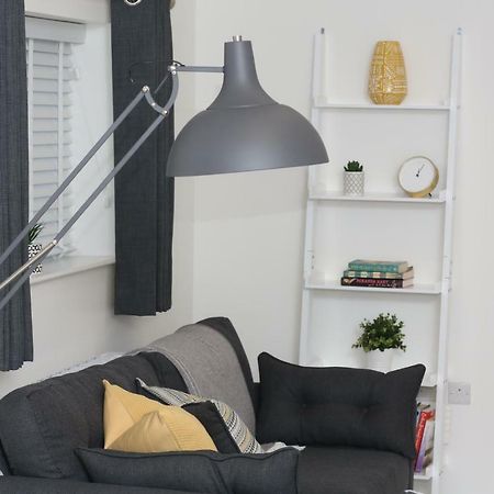 East Bridge Apartments エニスキリン エクステリア 写真